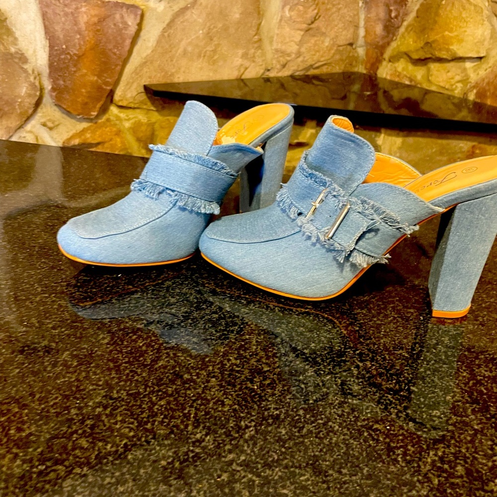 Yoki light Jean denim blackout heels size 9